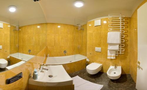 Hotel Cles Zewnętrze zdjęcie
