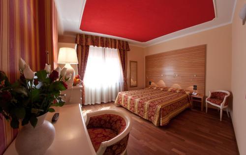 Hotel Cles Zewnętrze zdjęcie